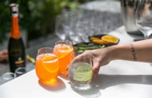 קוקטיילים בקומה השניה